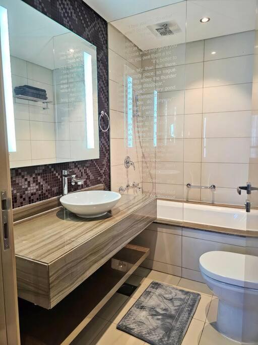Spacious 2br Paramount Apartment Dubai