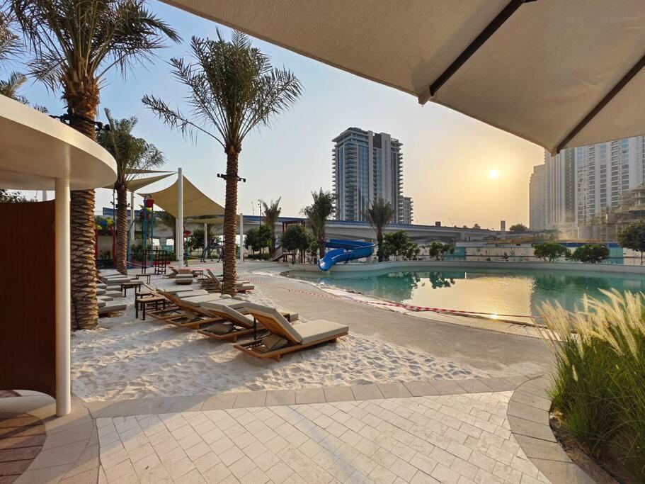 Apartment Creek Escape: Luxury 3br Nautical Grandeur Dubai