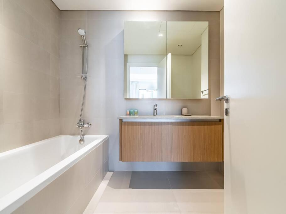 Creek Escape: Luxury 3br Nautical Grandeur Apartment *