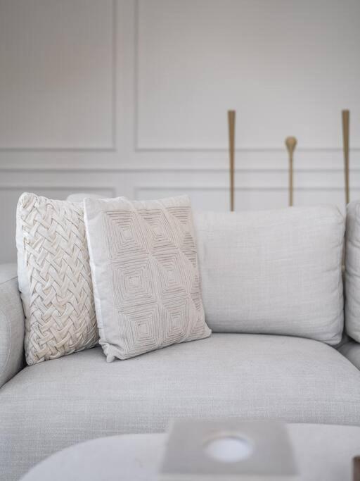 Creek Escape: Luxury 3br Nautical Grandeur Apartment