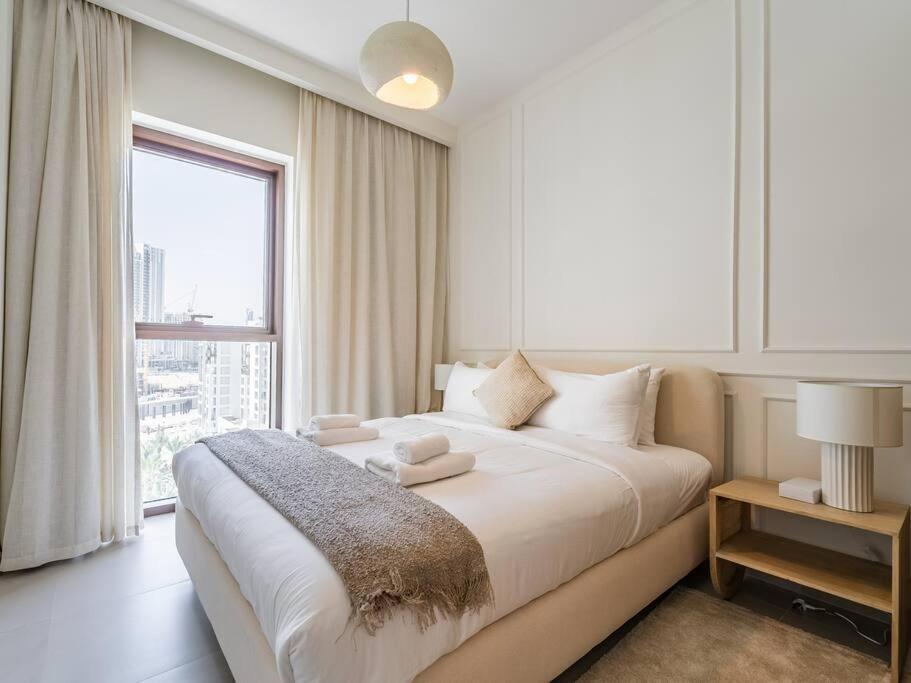 Apartment Creek Escape: Luxury 3br Nautical Grandeur Dubai