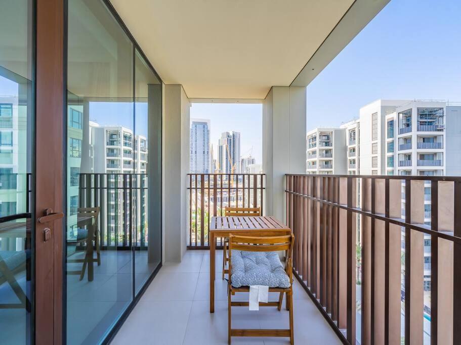 Creek Escape: Luxury 3br Nautical Grandeur Dubai