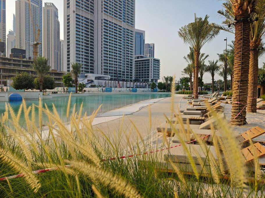 Creek Escape: Luxury 3br Nautical Grandeur Apartment Dubai