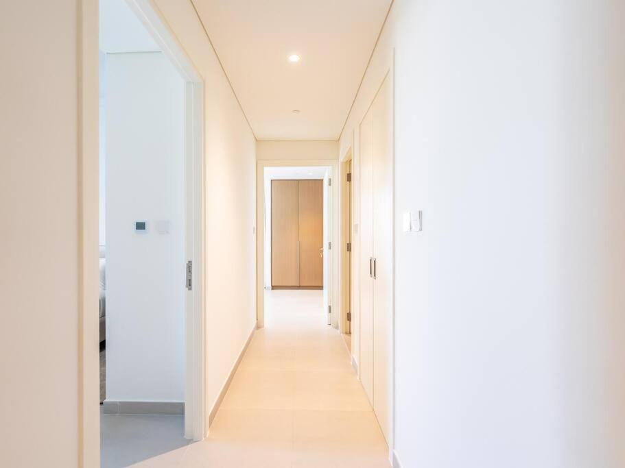 Apartment Creek Escape: Luxury 3br Nautical Grandeur Dubai