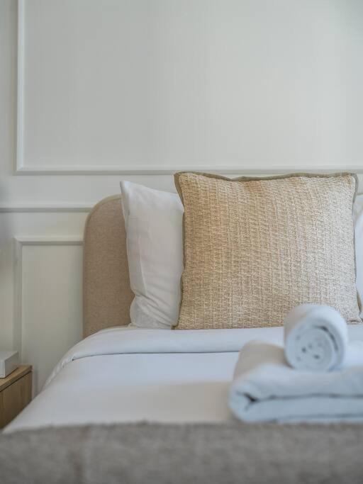 Creek Escape: Luxury 3br Nautical Grandeur Apartment Dubai