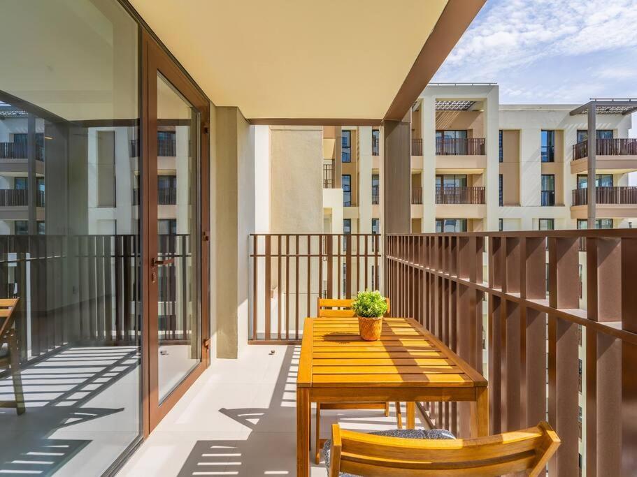 Creek Escape: Luxury 3br Nautical Grandeur Dubai