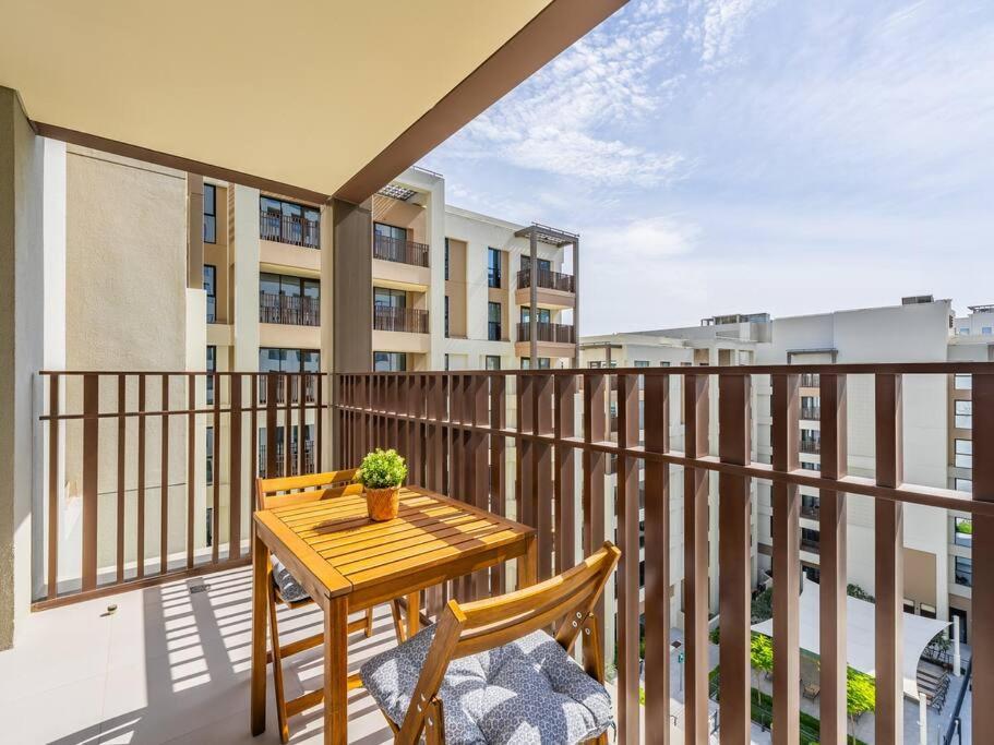 Apartment Creek Escape: Luxury 3br Nautical Grandeur Dubai