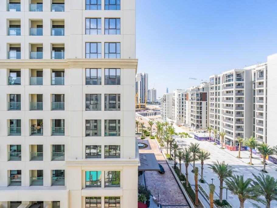 Apartment Creek Escape: Luxury 3br Nautical Grandeur Dubai