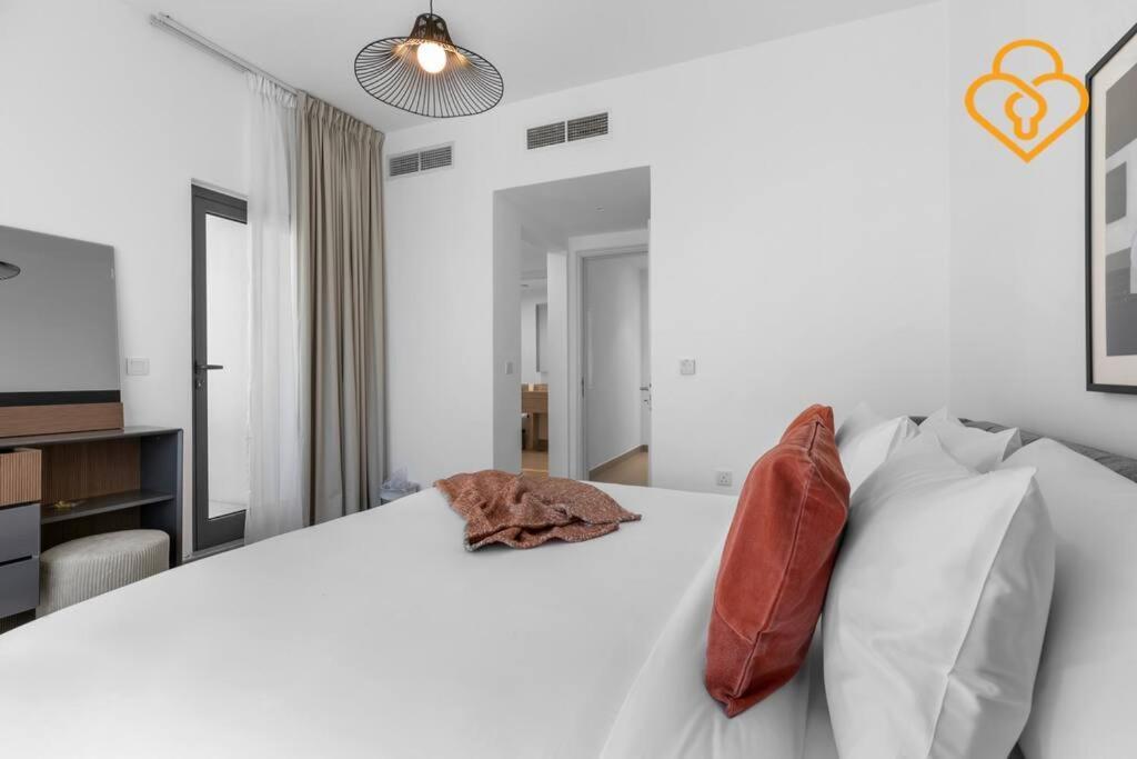 Keysplease Hills 4bed Near Pool, Maple Dubai