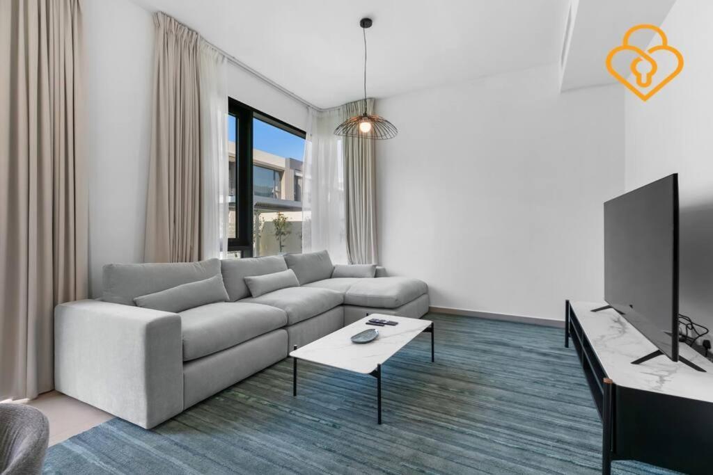 Villa Keysplease Hills 4bed Near Pool, Maple Dubai