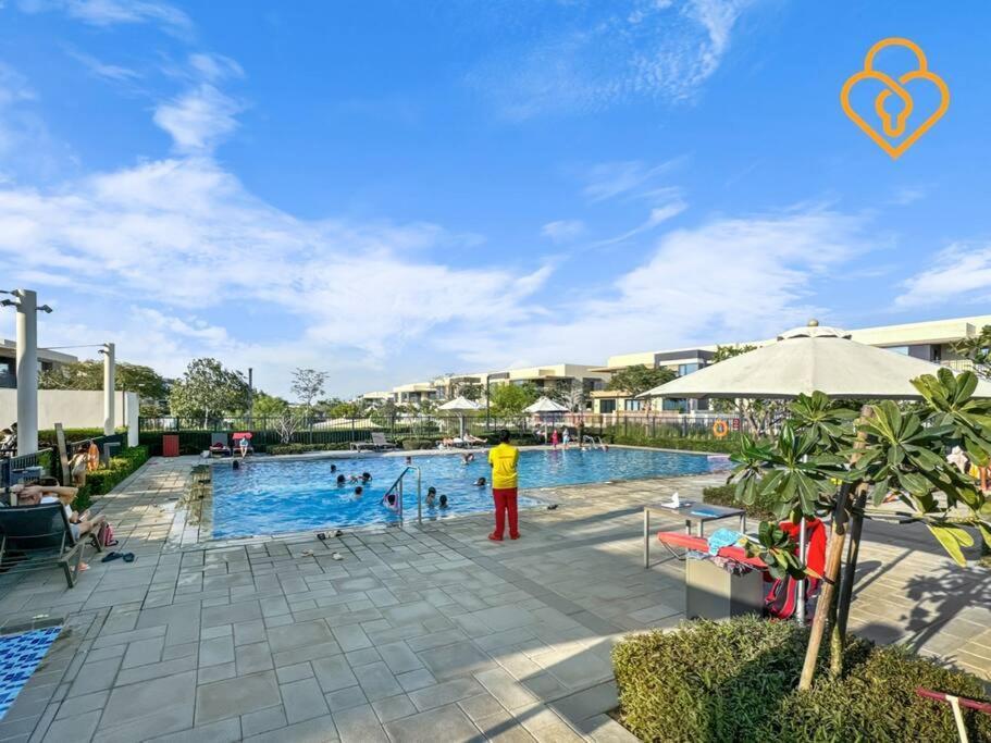 Keysplease Hills 4bed Near Pool, Maple Dubai
