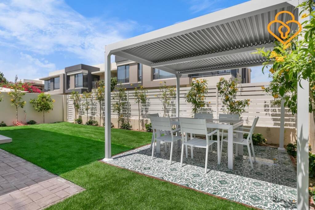 Keysplease Hills 4bed Near Pool, Maple