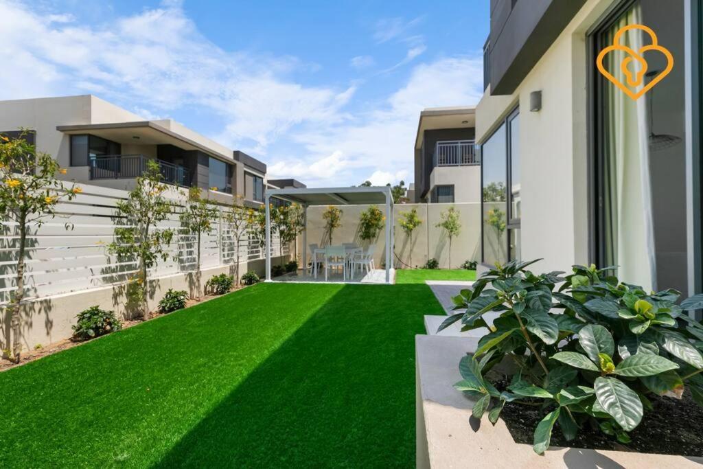 Keysplease Hills 4bed Near Pool, Maple * Dubai