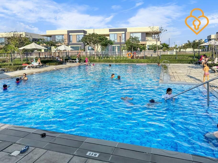 Keysplease Hills 4bed Near Pool, Maple Dubai