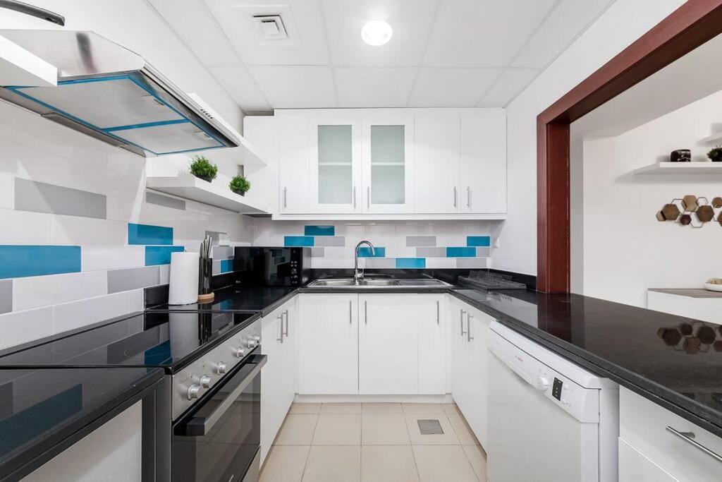 Panoramic Waterfront 2br Sanctuary - Jbr Apartment