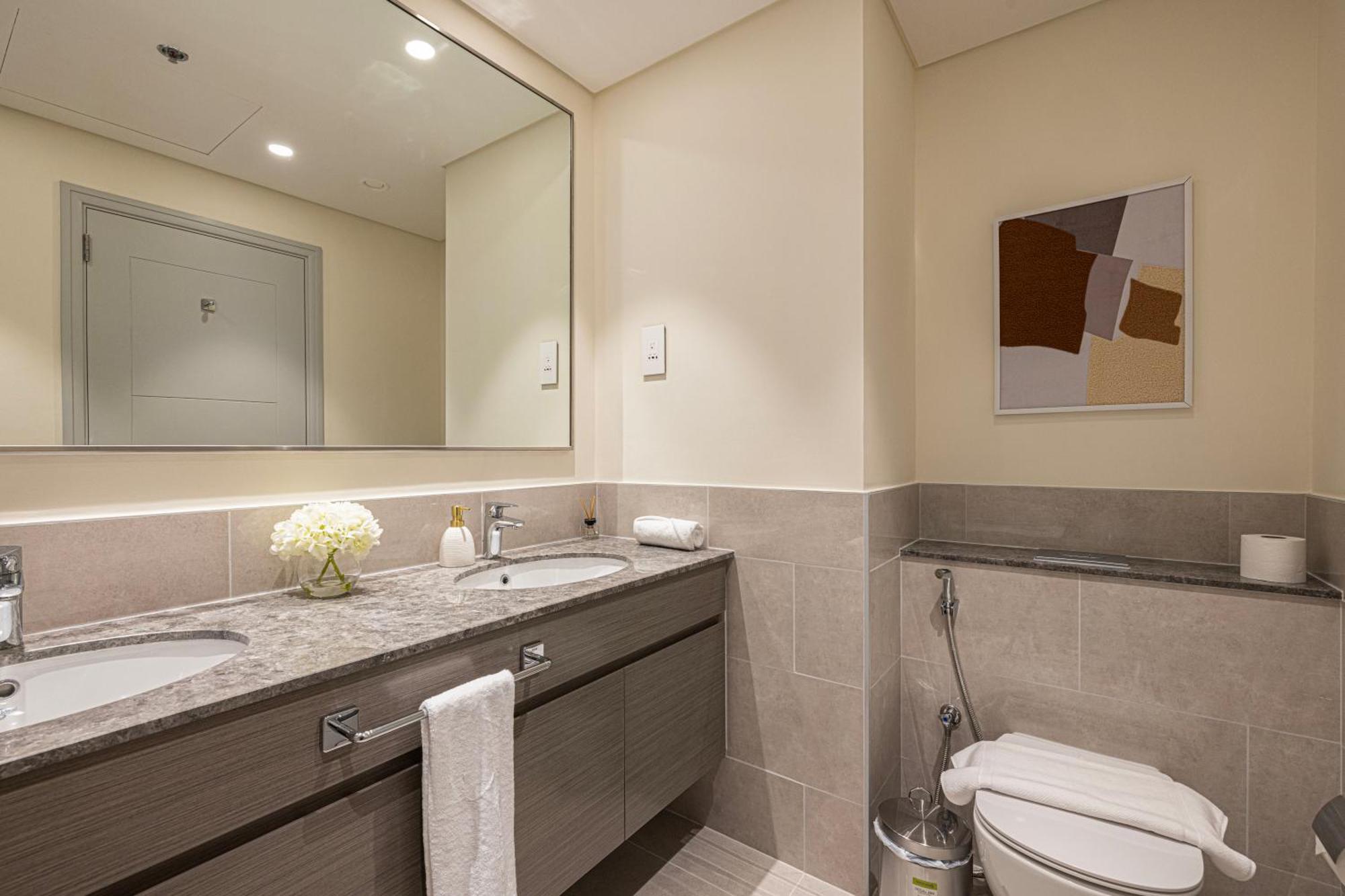 Apartment Magnificent - Cozy 2 Bhk Retreat In Downtown