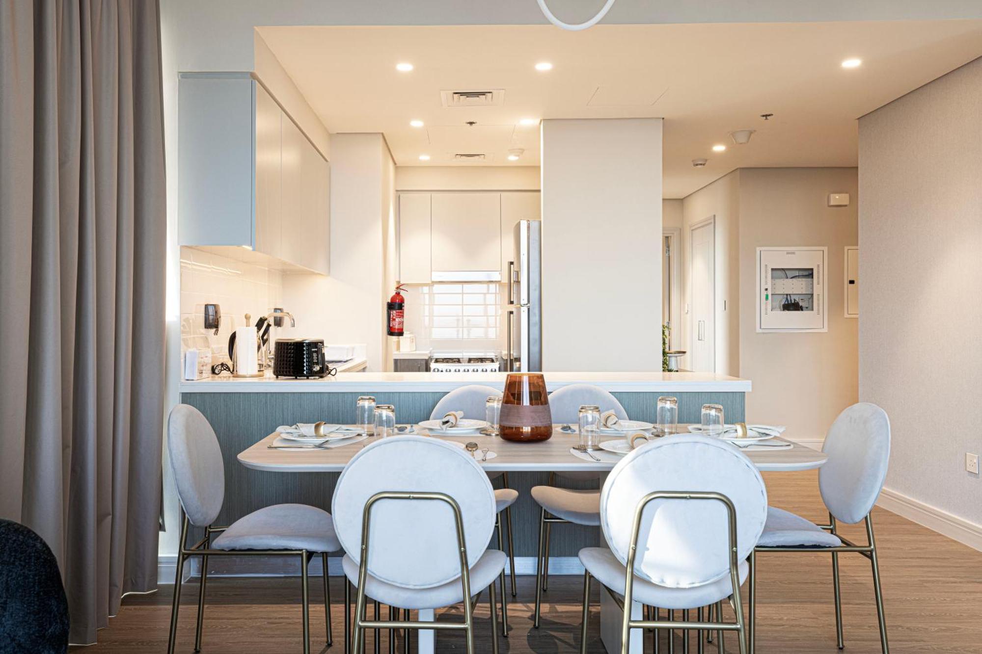Magnificent - Cozy 2 Bhk Retreat In Downtown Apartment *