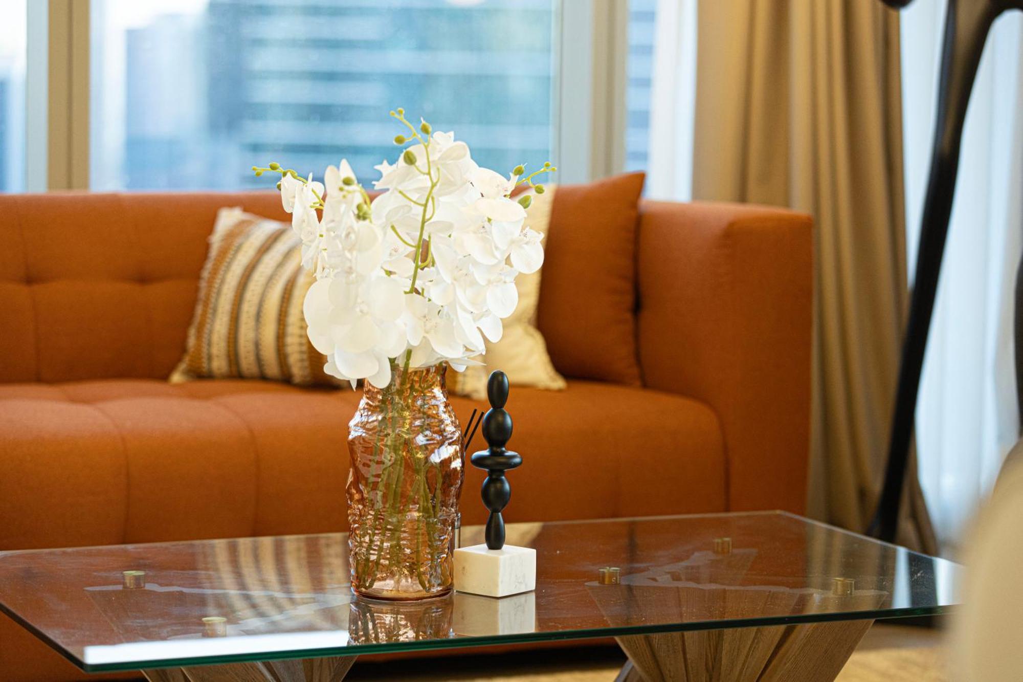 Magnificent - Cozy 2 Bhk Retreat In Downtown *