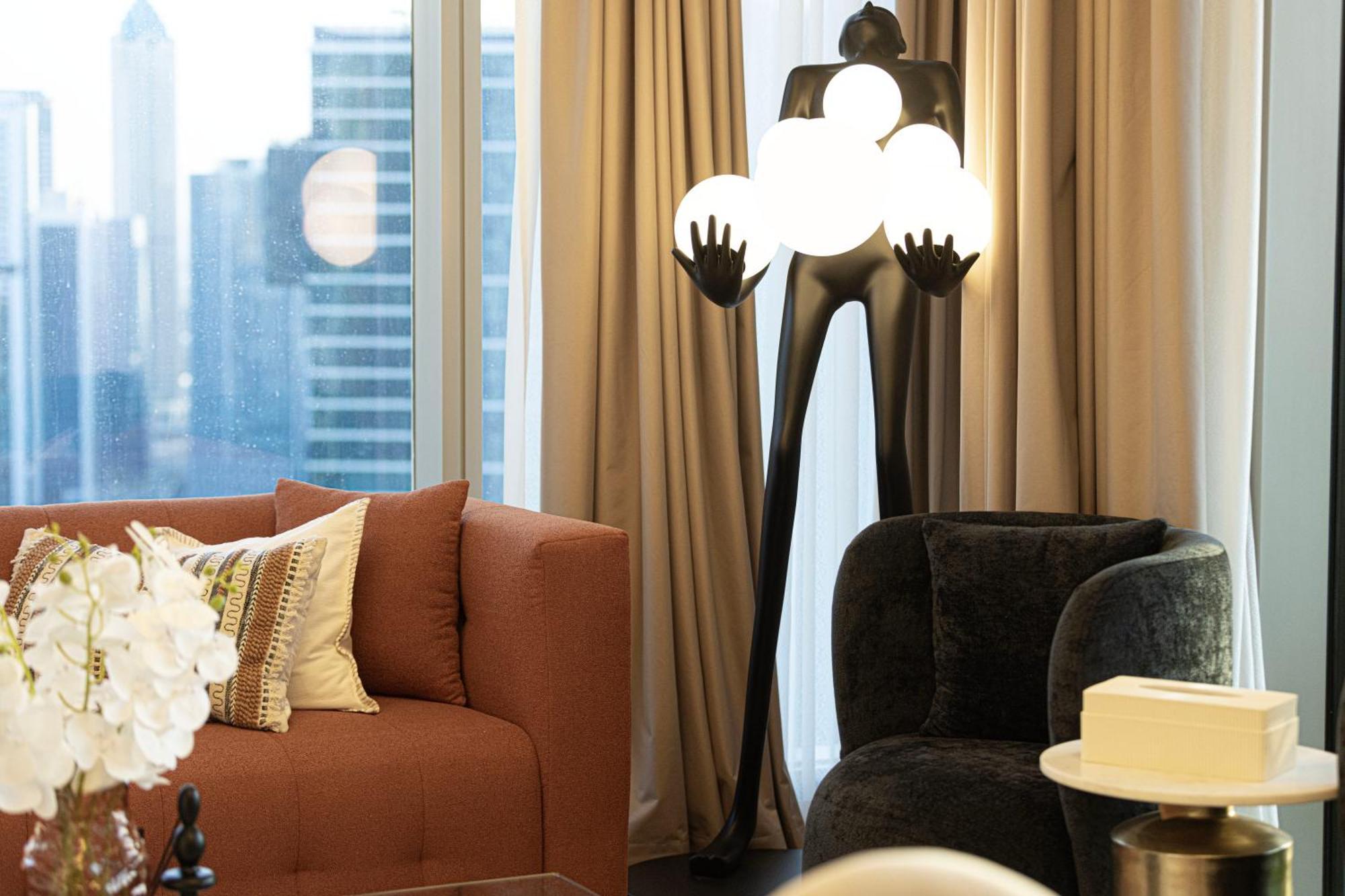 Magnificent - Cozy 2 Bhk Retreat In Downtown Apartment *