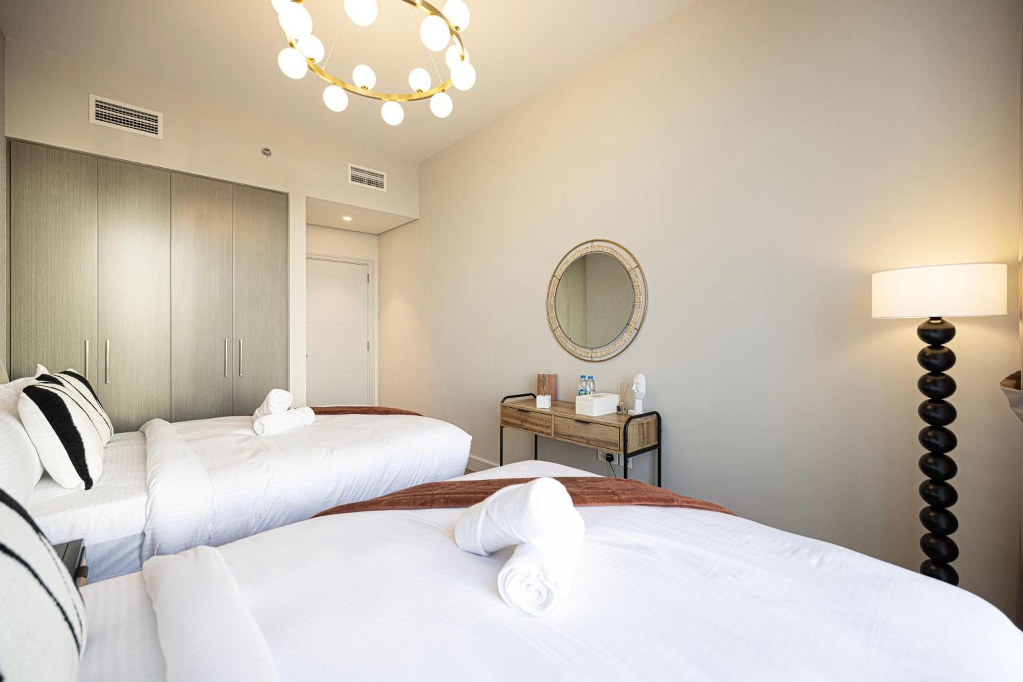 Magnificent - Cozy 2 Bhk Retreat In Downtown Apartment Dubai