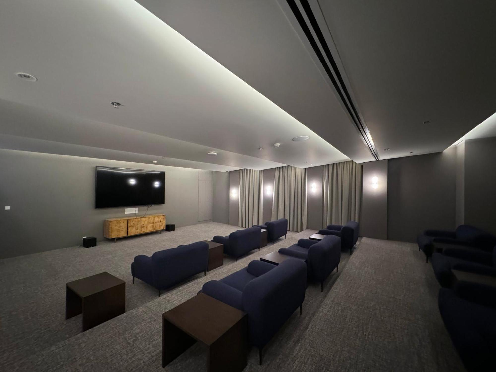 Apartment Magnificent - Cozy 2 Bhk Retreat In Downtown