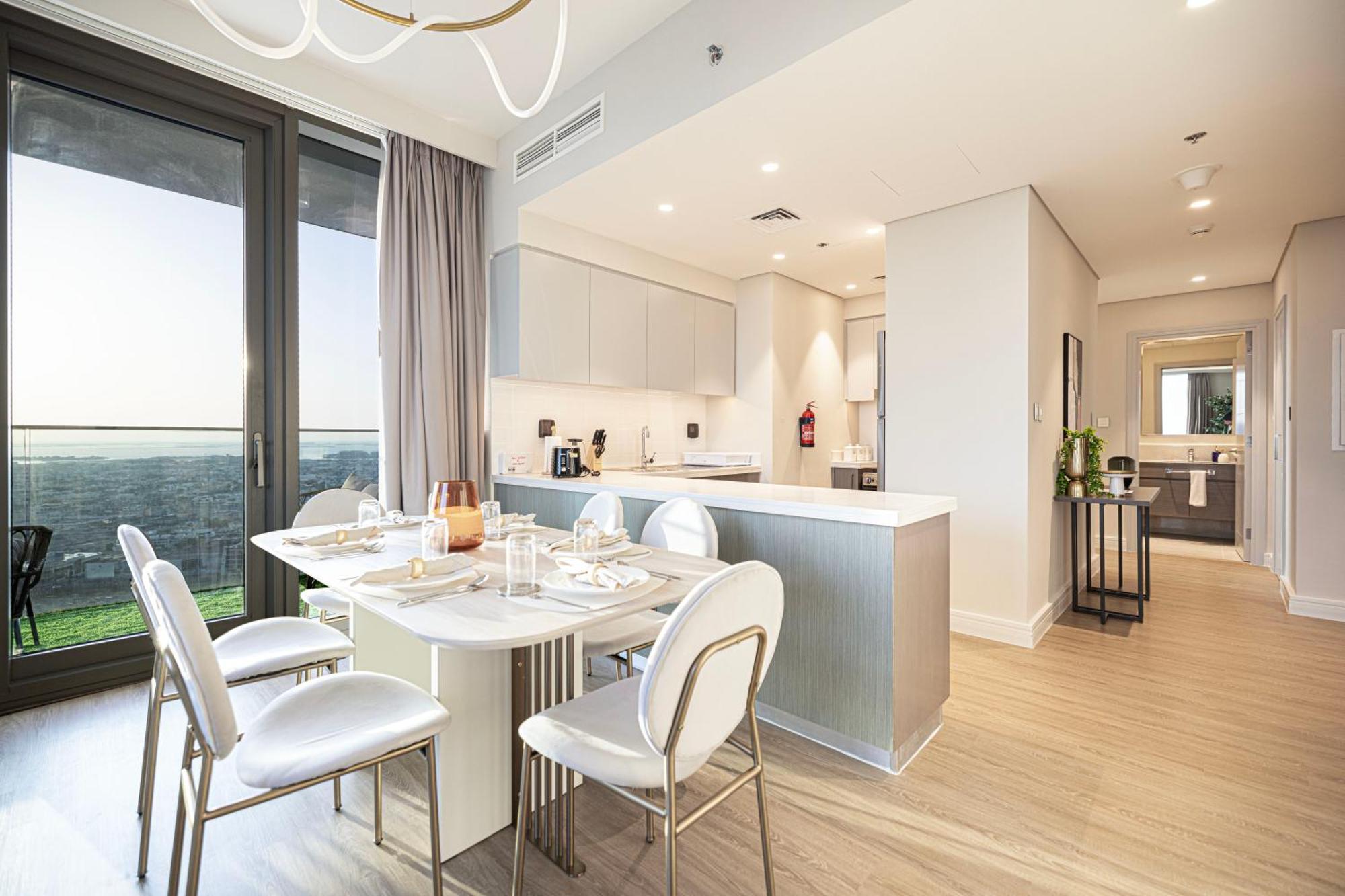 Magnificent - Cozy 2 Bhk Retreat In Downtown Apartment