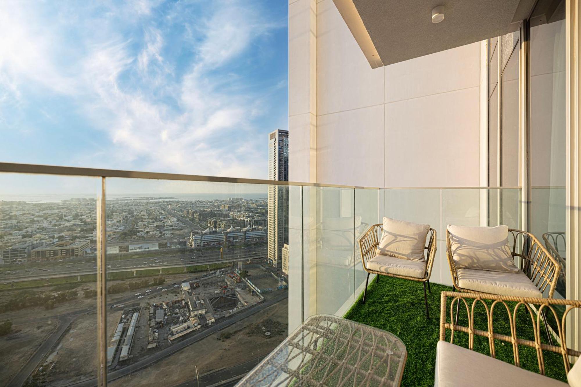 Magnificent - Cozy 2 Bhk Retreat In Downtown Dubai