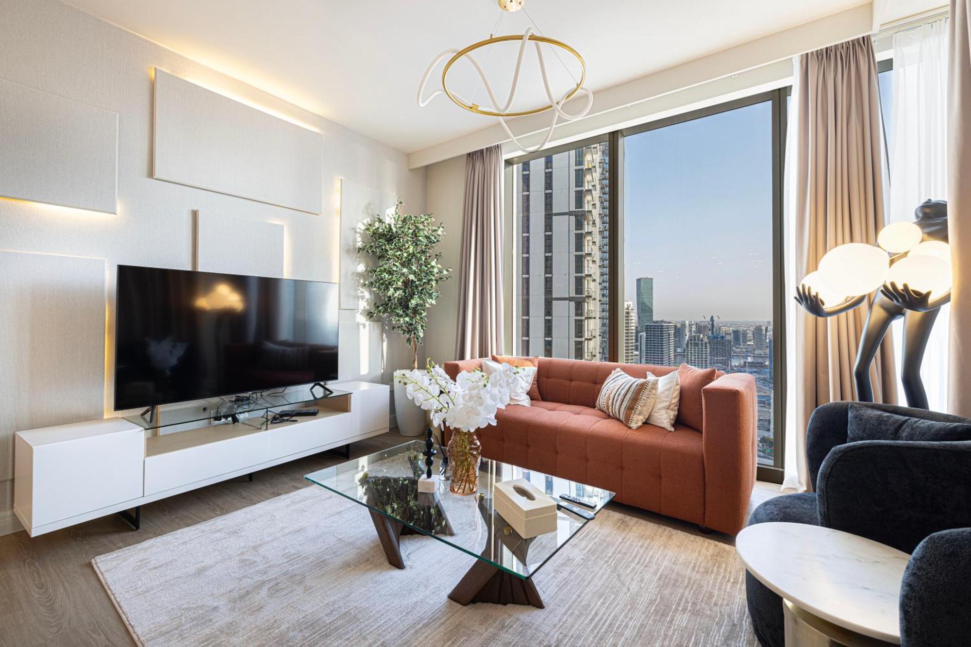 Magnificent - Cozy 2 Bhk Retreat In Downtown Apartment