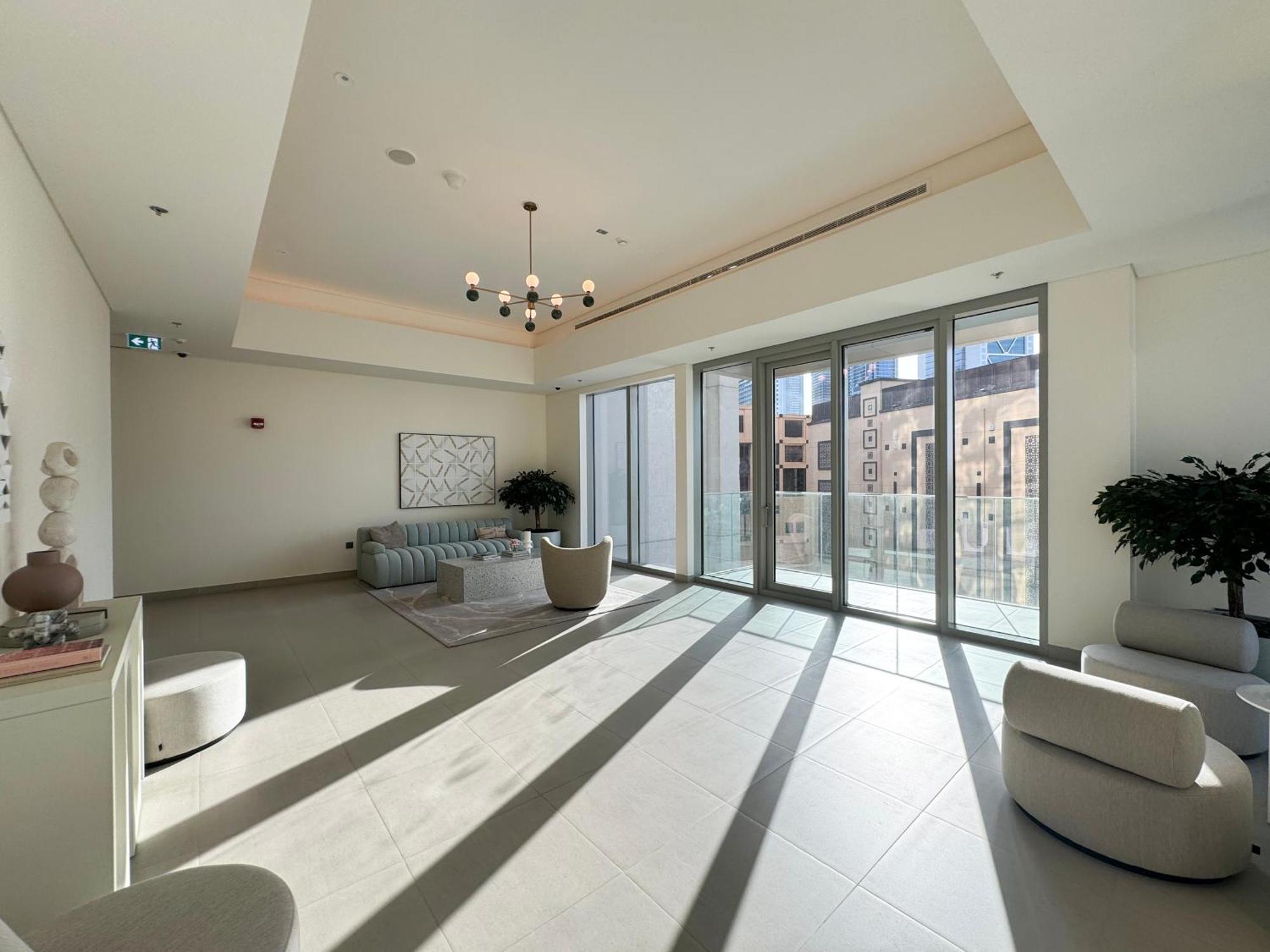 Magnificent - Cozy 2 Bhk Retreat In Downtown