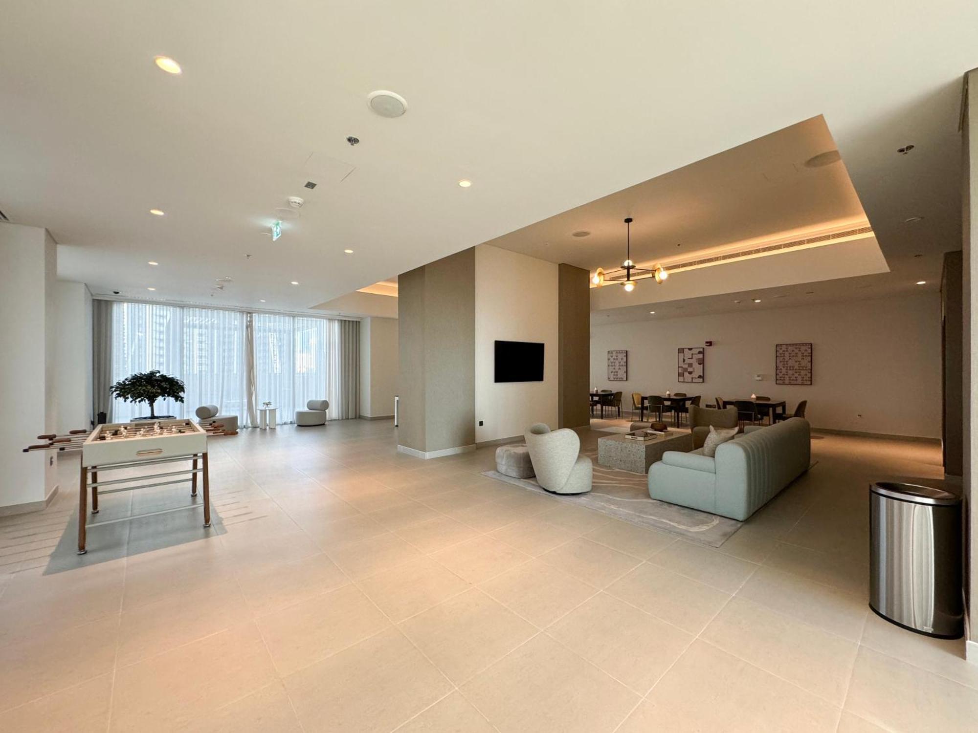 Magnificent - Cozy 2 Bhk Retreat In Downtown Apartment *