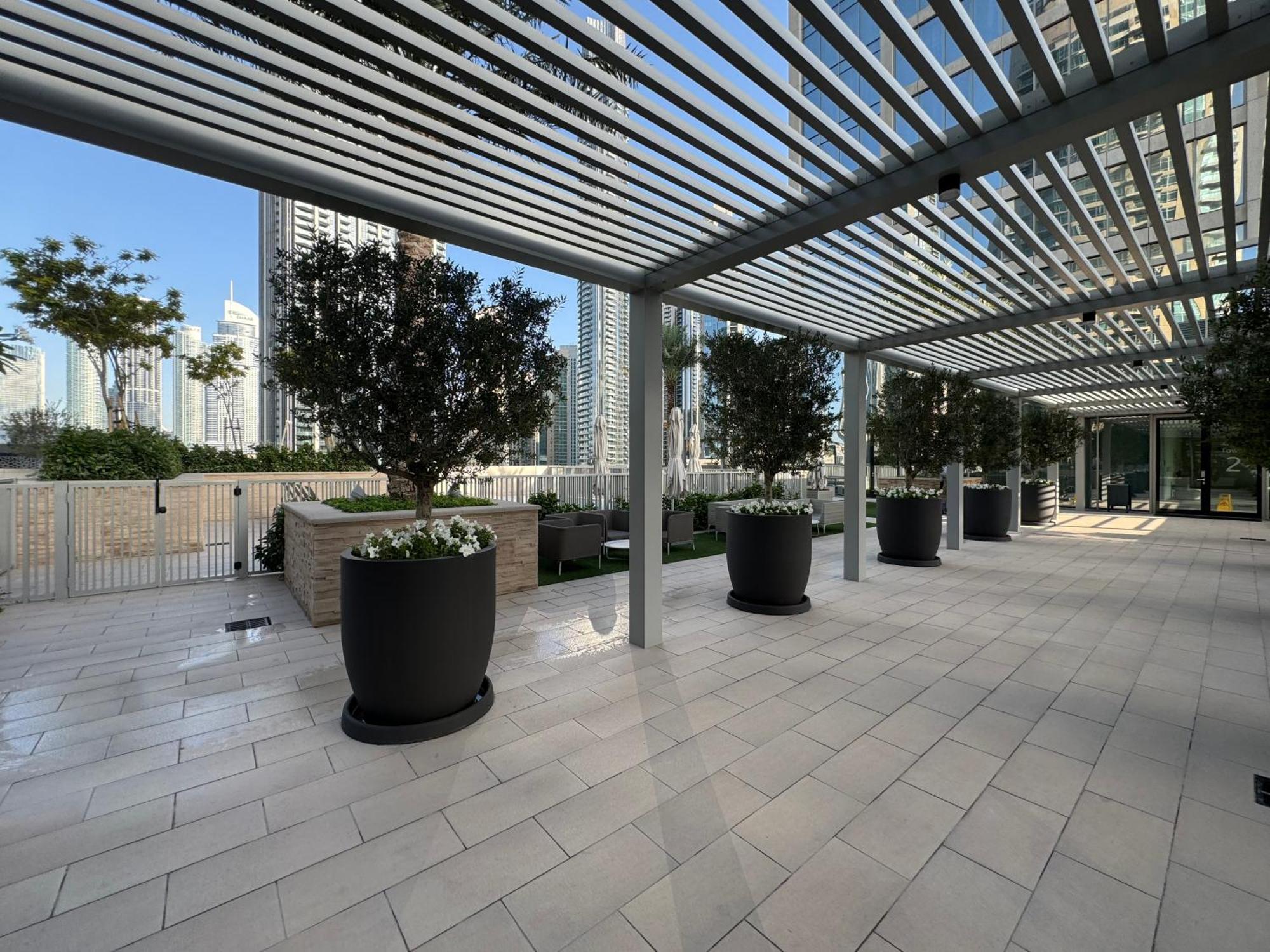 Magnificent - Cozy 2 Bhk Retreat In Downtown *