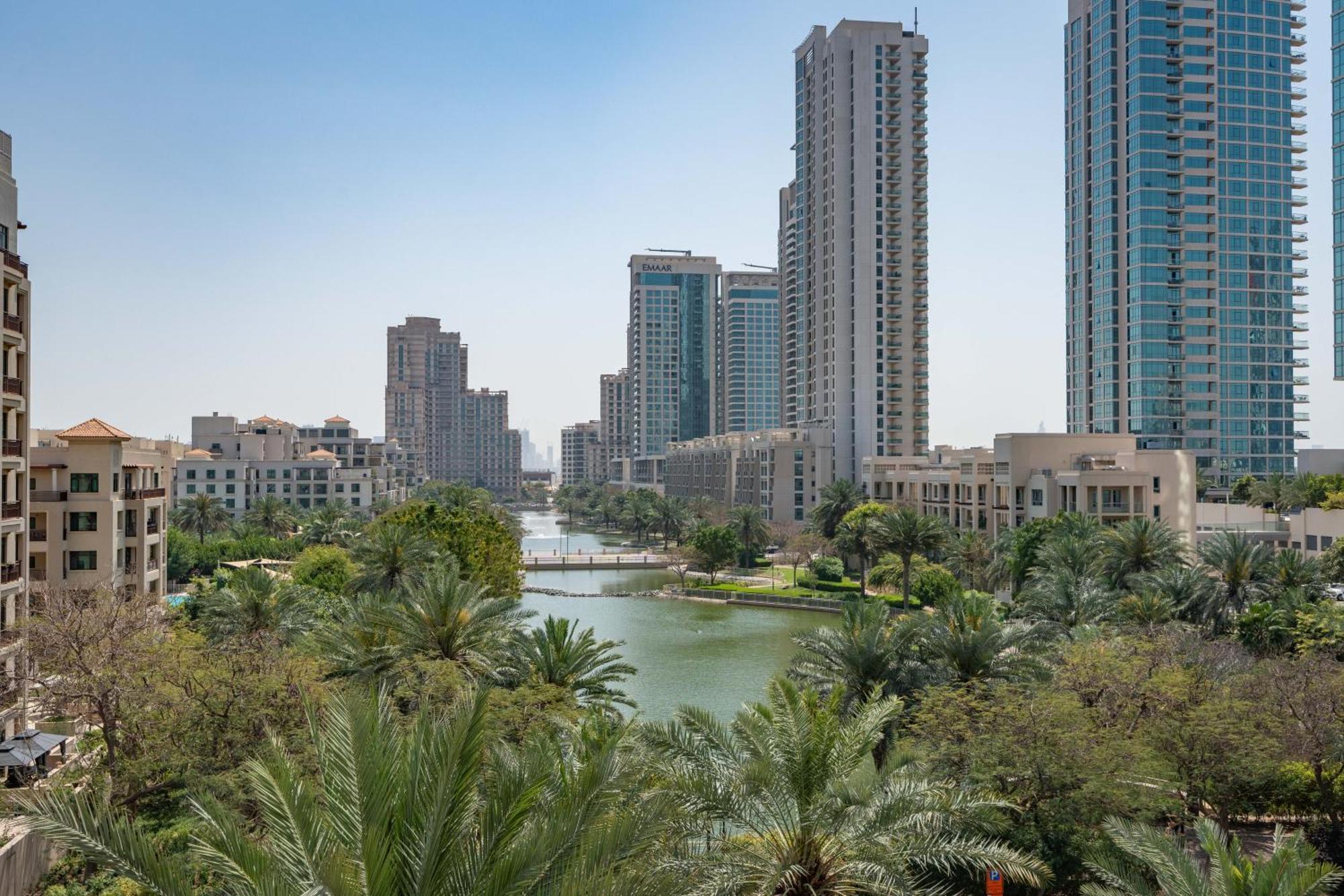 Lux I Tower I Lakes View