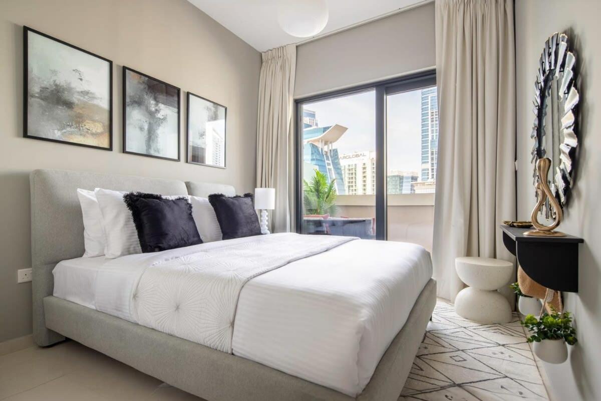 Frank Porter - Zada Tower Apartment *