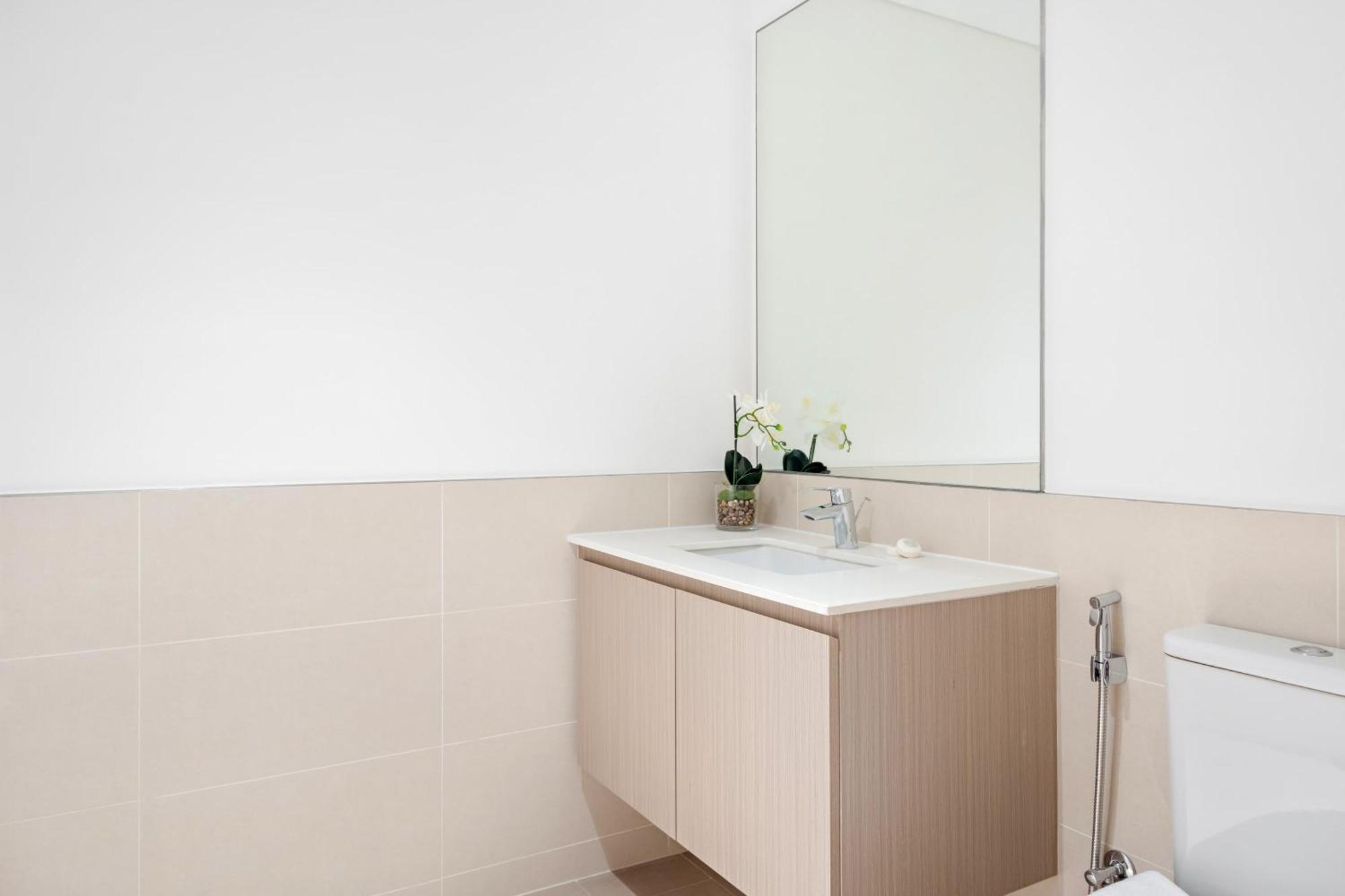 Exclusive 1 Bdr In A Exclusive Neighbourhood Apartment *