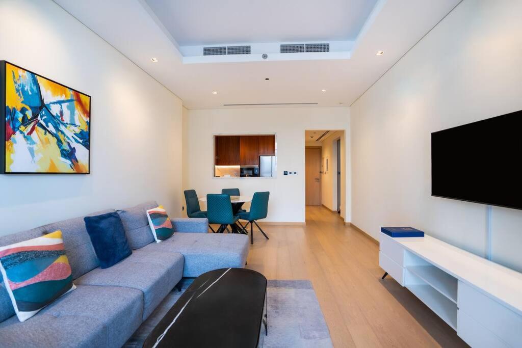 Rh- Elevated Living, Modern 1br Oasis At Rp Heights Walk Away To Mall