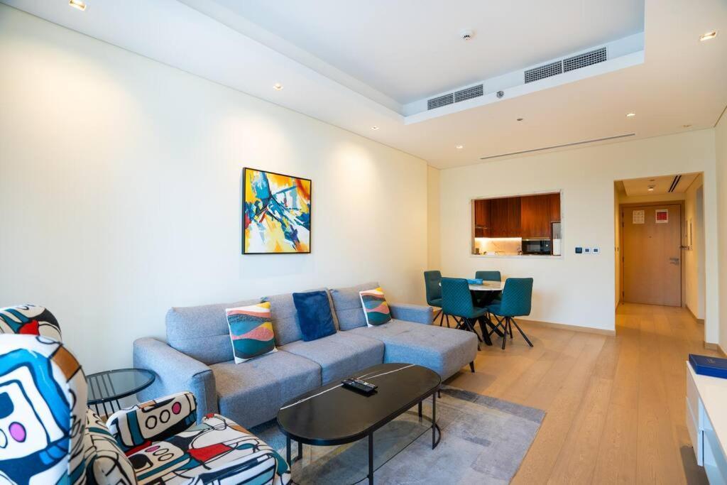 Apartment Rh- Elevated Living, Modern 1br Oasis At Rp Heights Walk Away To Mall