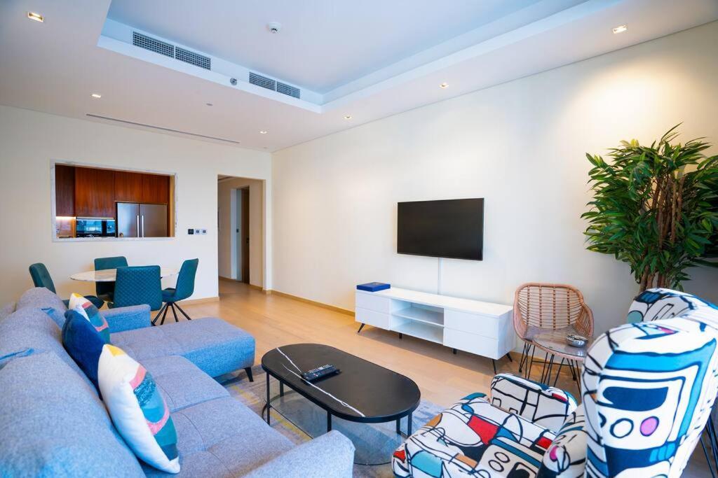 Rh- Elevated Living, Modern 1br Oasis At Rp Heights Walk Away To Mall Apartment