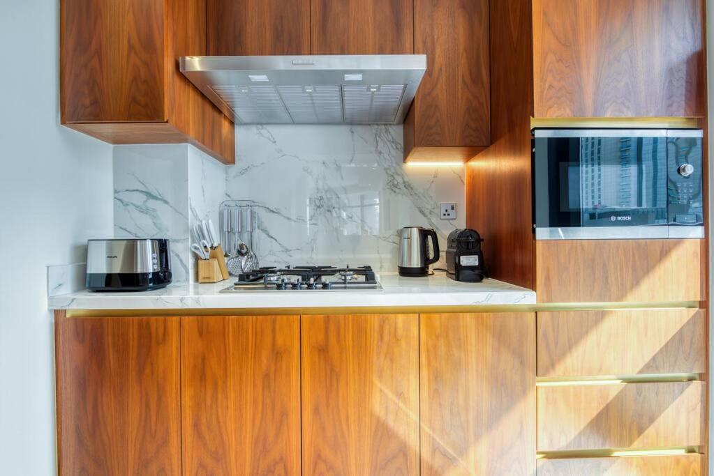 Rh- Elevated Living, Modern 1br Oasis At Rp Heights Walk Away To Mall Apartment