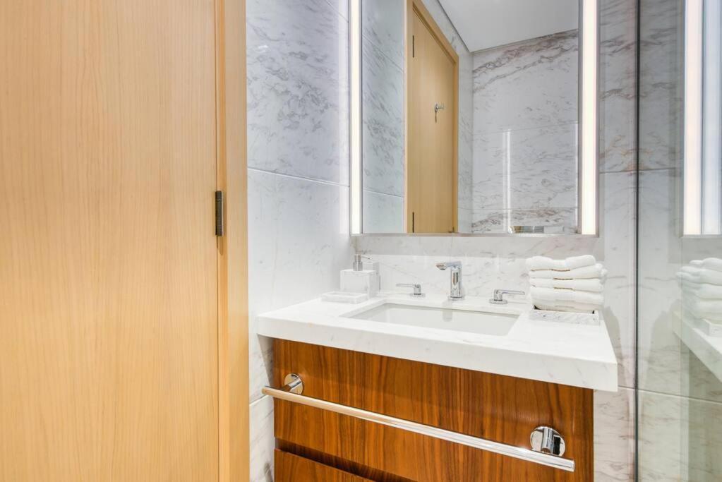 Apartment Rh- Elevated Living, Modern 1br Oasis At Rp Heights Walk Away To Mall Dubai