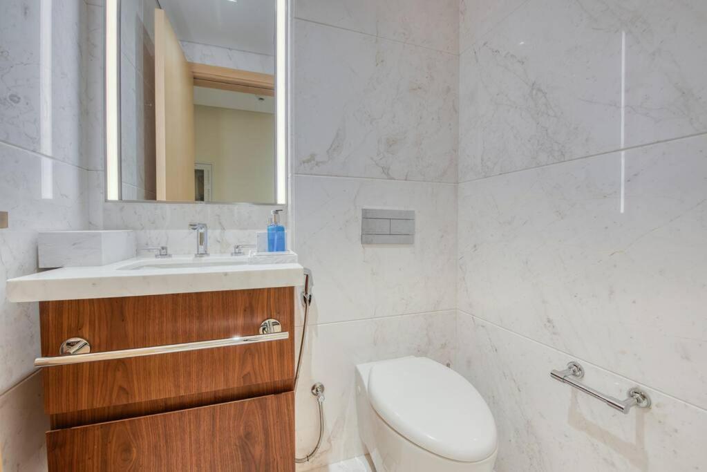 Rh- Elevated Living, Modern 1br Oasis At Rp Heights Walk Away To Mall Apartment