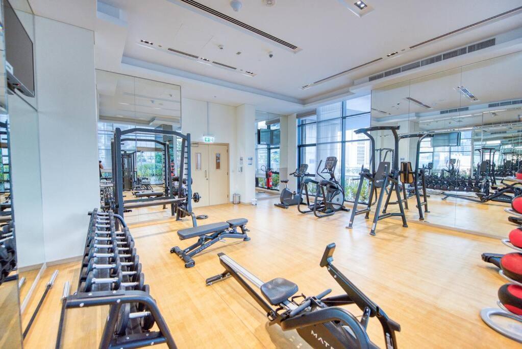 Rh- Elevated Living, Modern 1br Oasis At Rp Heights Walk Away To Mall Apartment