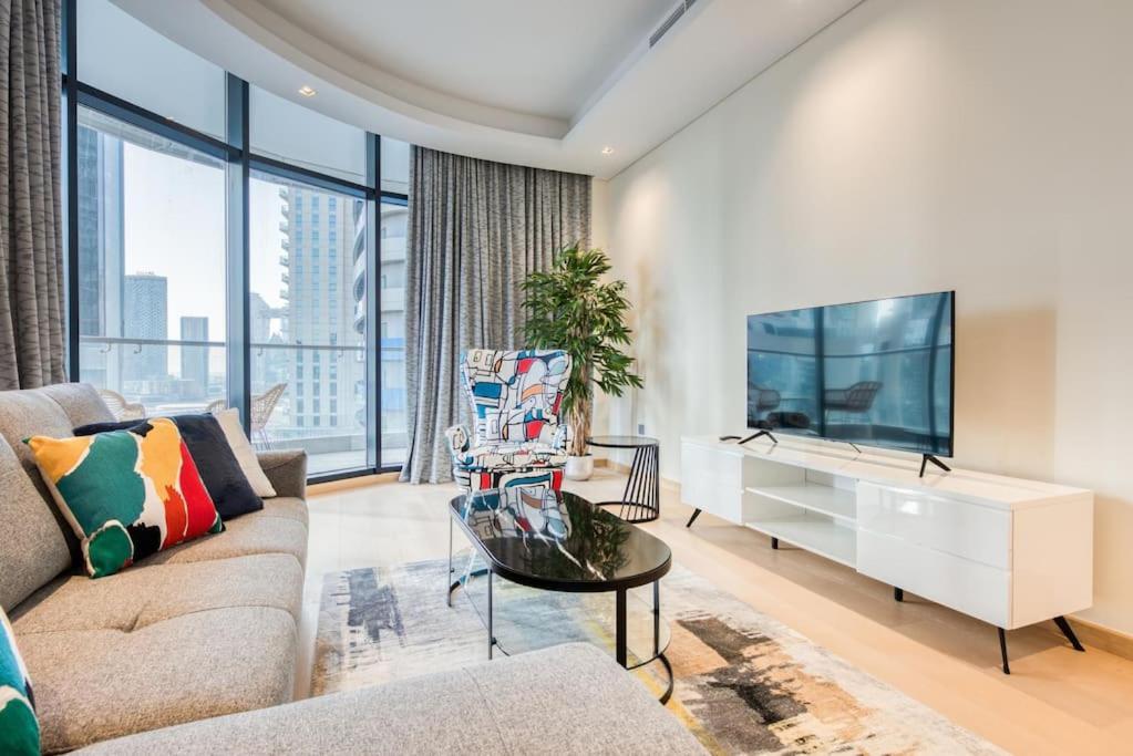 Apartment Rh - Spacious Chic Apartment, Next To Mall *