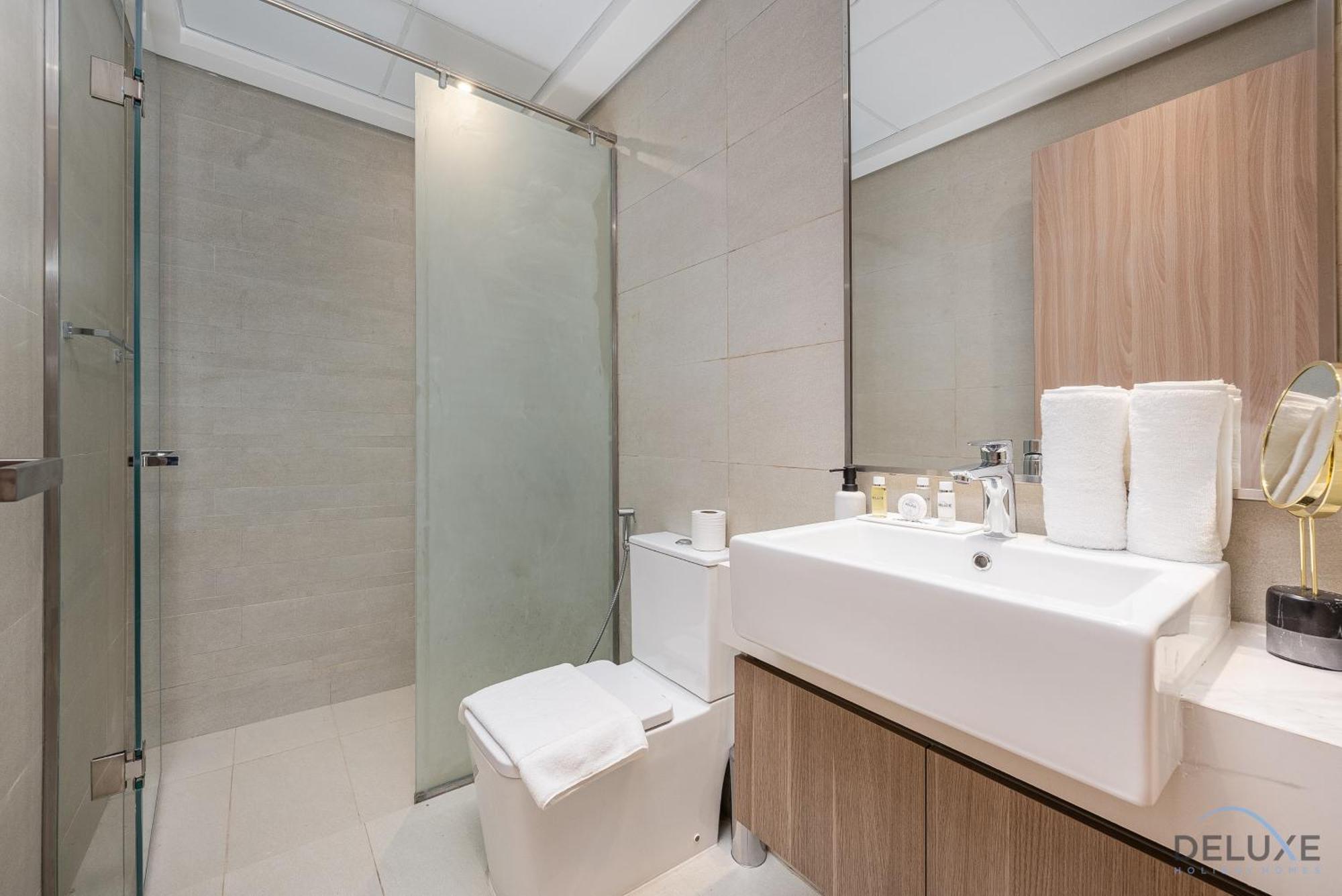 Comfy 1br In Azizi Riviera 8, Al Merkadh By Deluxe Homes Dubai