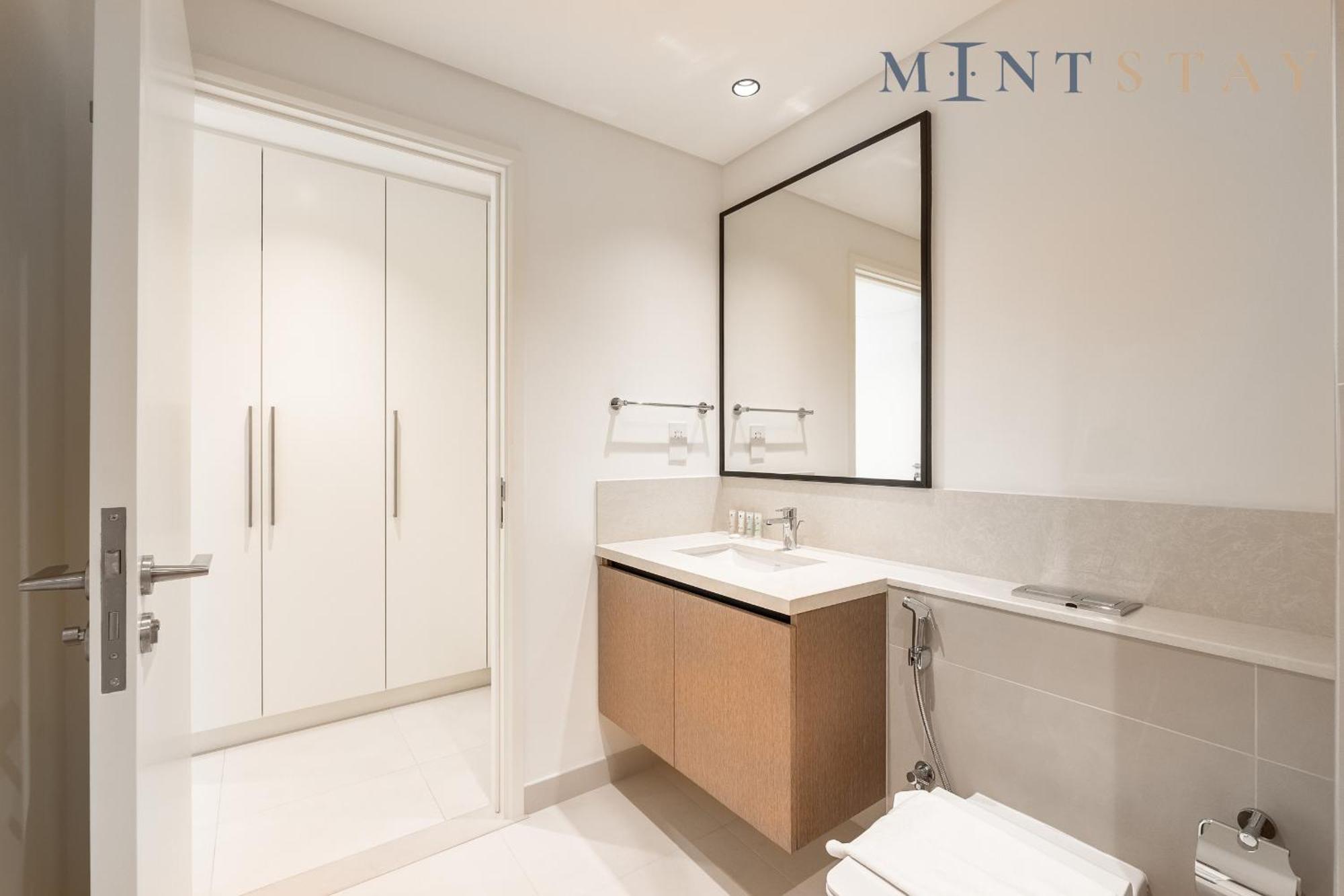 Burj Crown , Downtown - Mint Apartment