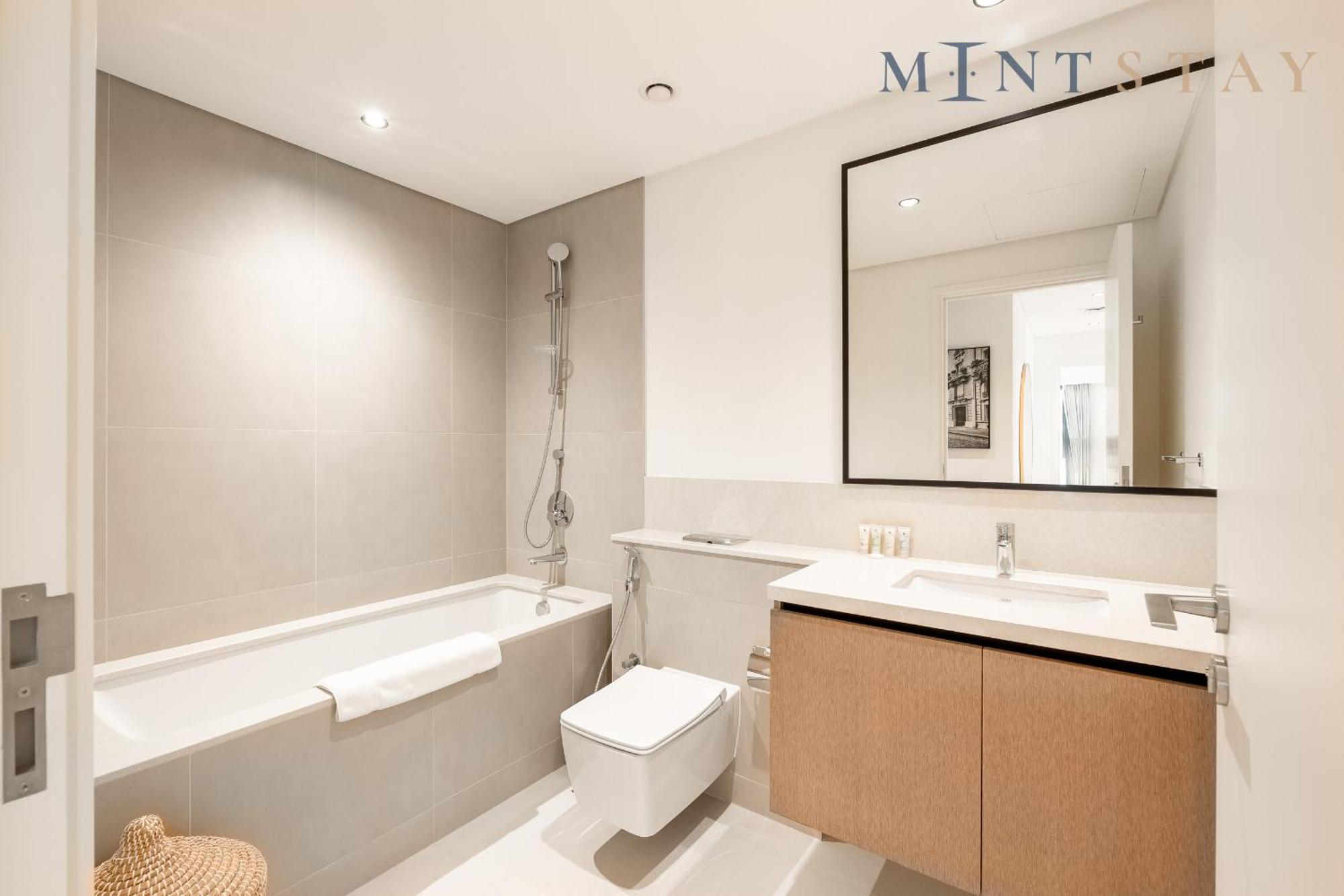 Burj Crown , Downtown - Mint Apartment