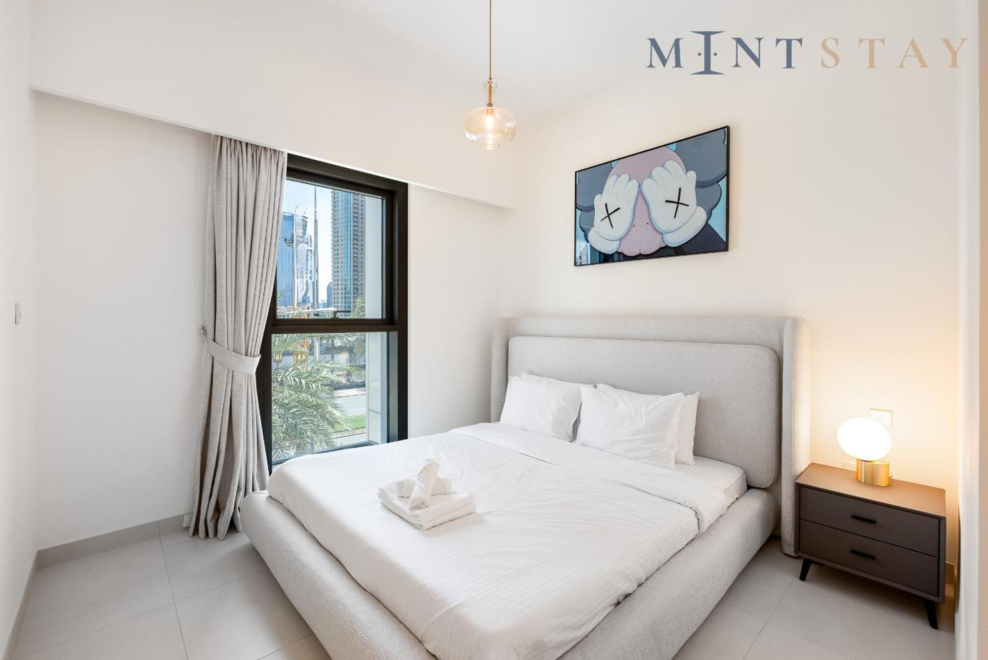 Burj Crown , Downtown - Mint Apartment *