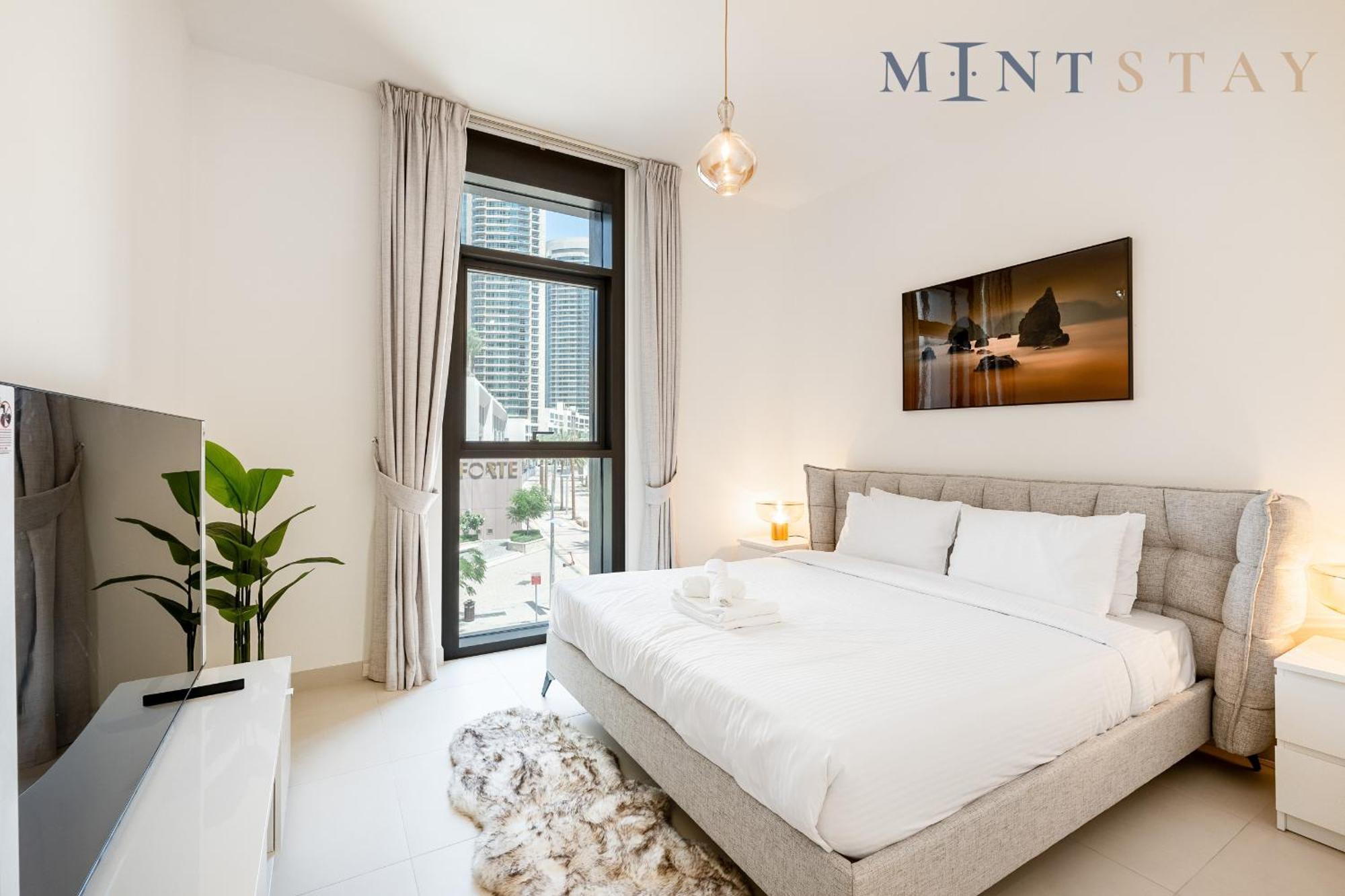 Burj Crown , Downtown - Mint