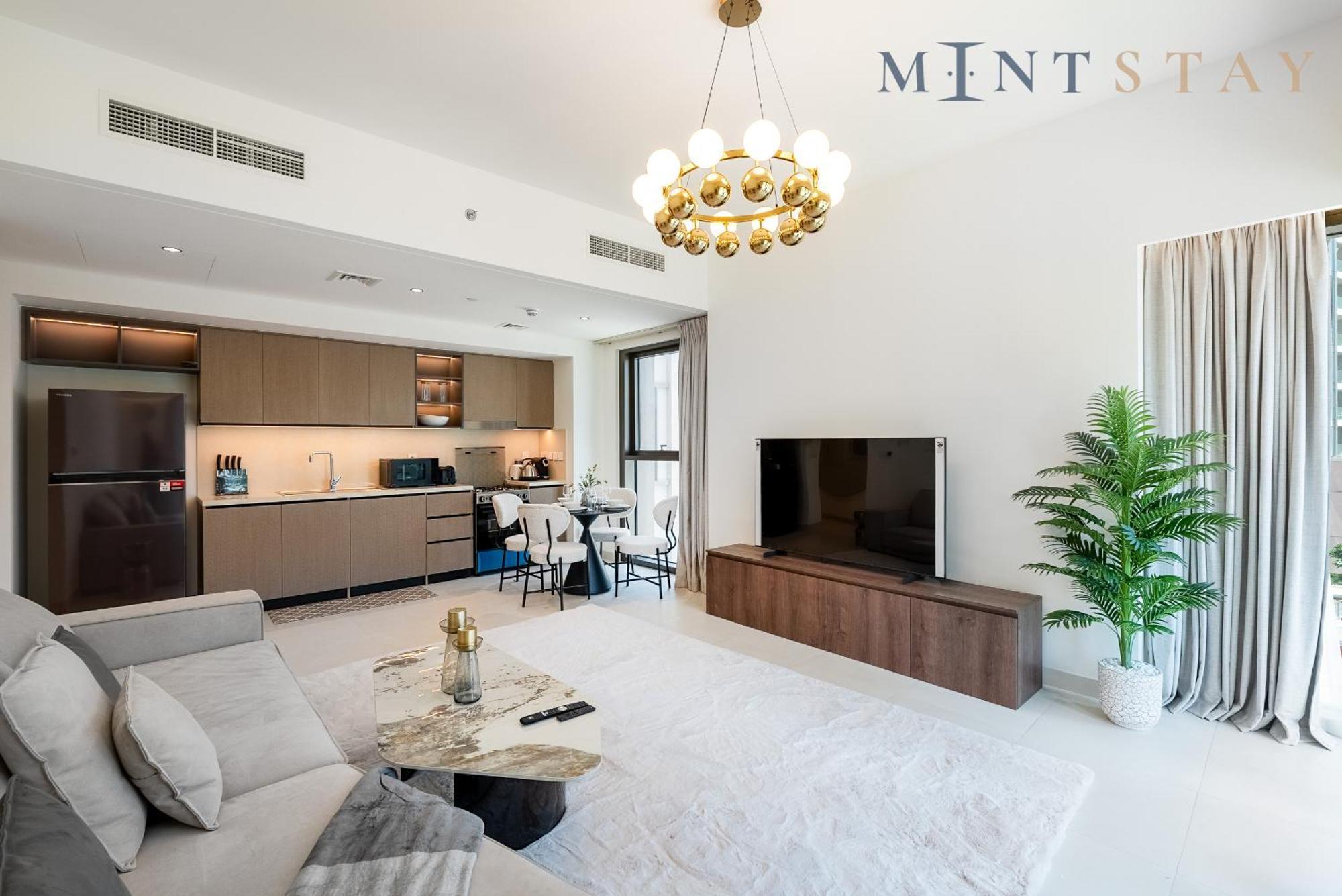 Burj Crown , Downtown - Mint * Dubai