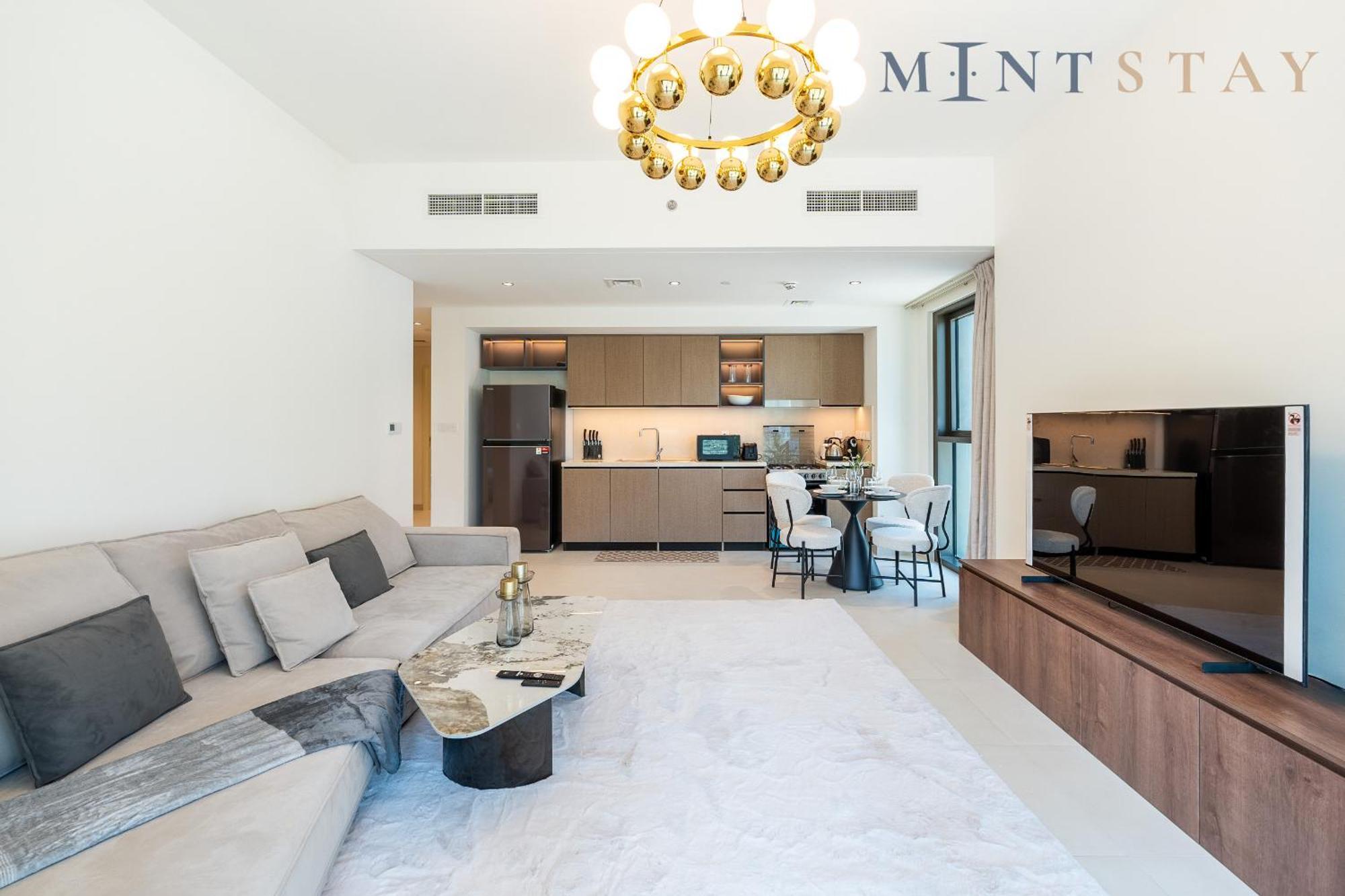 Burj Crown , Downtown - Mint *