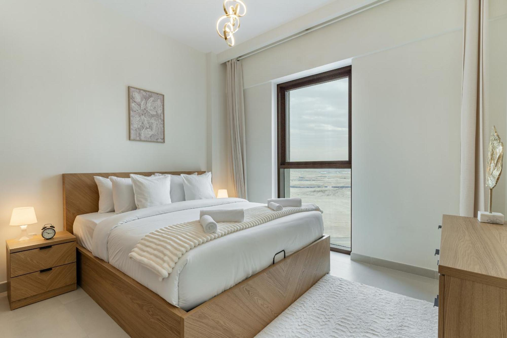 Spacious 1-bedroom In Summer, Lagoon Access Feature - Allsopp&allsopp * Dubai